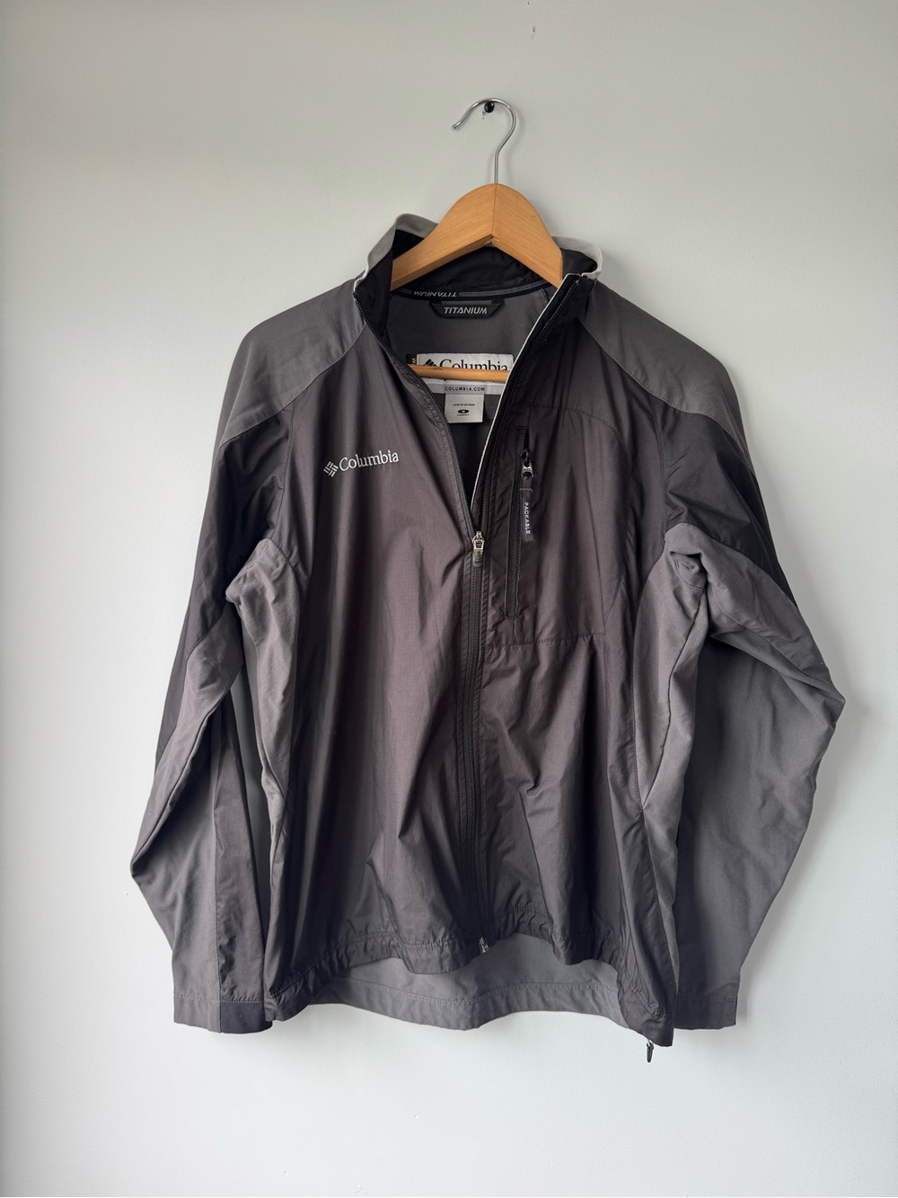(S) Columbia women’s Gray Raincoat Jacket